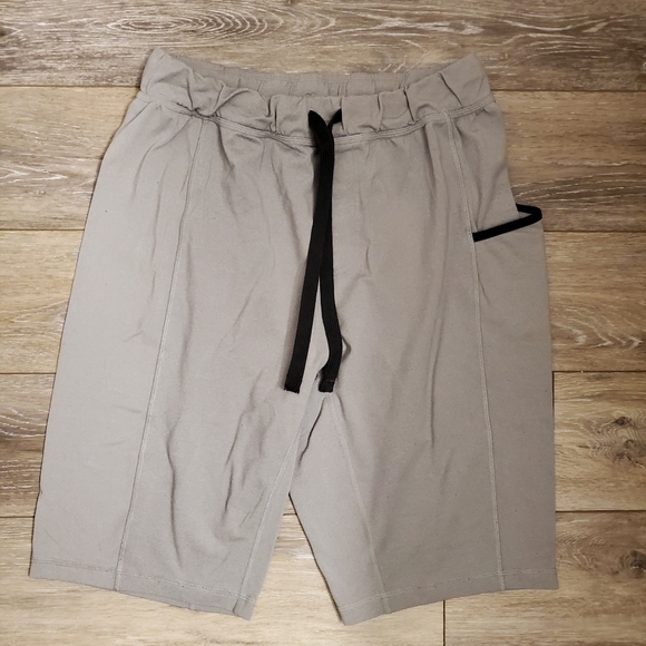 lululemon athletica Other - Mens Lululemon shorts sz L